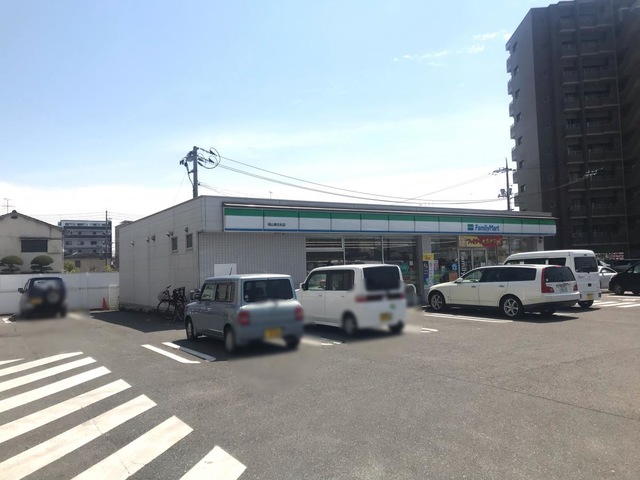 コンビニ　ファミリーマート東古松中央店（コンビニ）まで423m