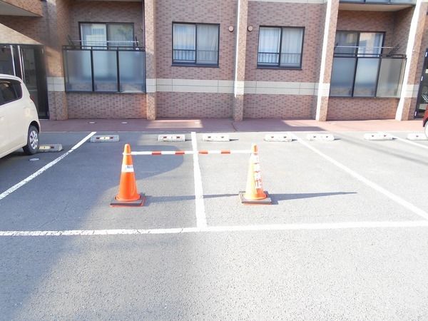 駐車場　お車が停めやすそうな駐車場です♪