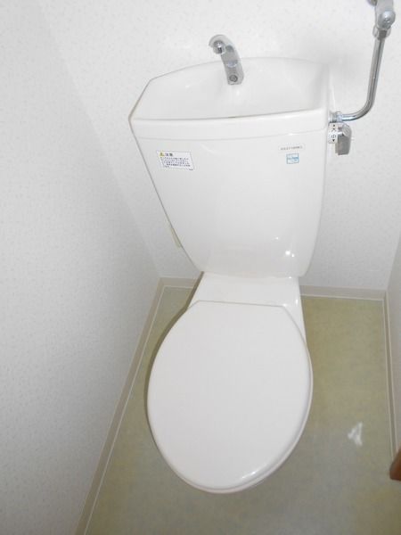 トイレ　弊社ではウォシュレットの取付もお手頃価格で承っております♪