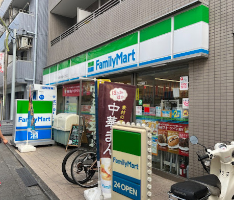 コンビニ　ファミリーマート 世田谷松原一丁目店（コンビニ）まで657m