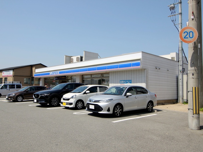 コンビニ　ローソン豊中立花町三丁目店（コンビニ）まで351m