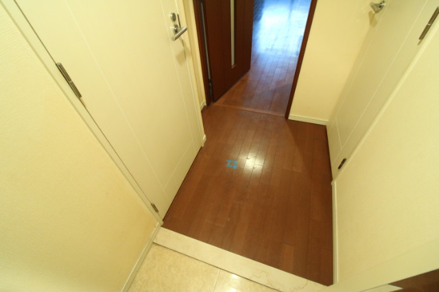 玄関　ゆとりある設計で、お客様を心地よく迎える玄関口。