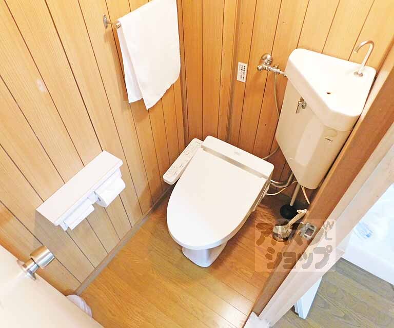トイレ　ウォシュレット付きです。
