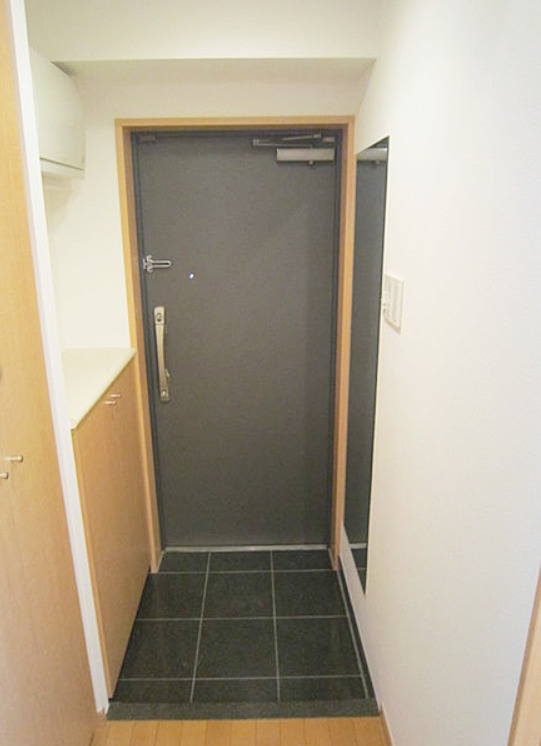玄関　【陽当たり良好なお部屋！】新線開通で注目の新横浜に住む♪