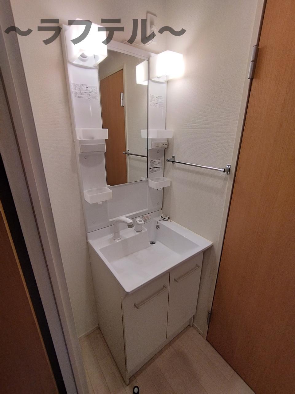 洗面設備　同メーカー施工　別部屋イメージ写真