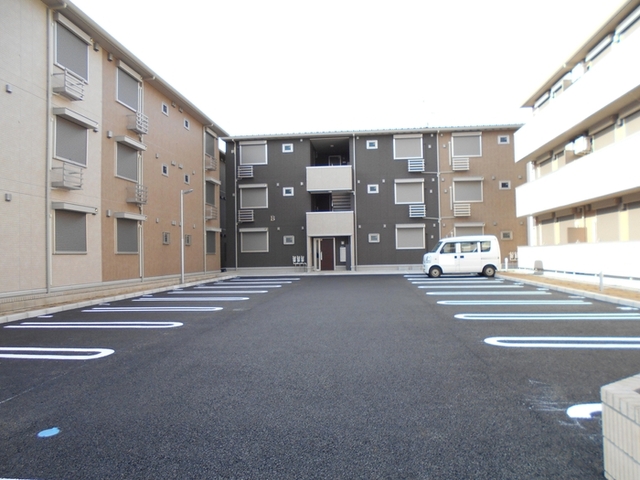 駐車場　駐車場