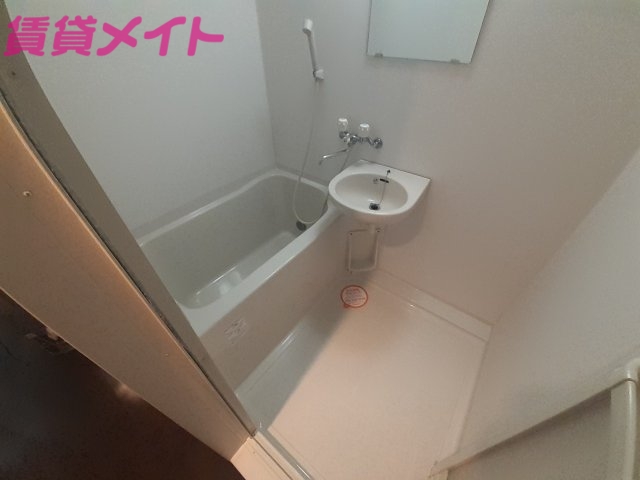 バス・シャワールーム　同タイプの画像です。家具家電はあればサービス品です。