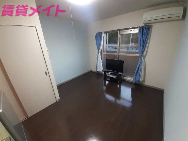 居室・リビング　同タイプの画像です。家具家電はあればサービス品です。