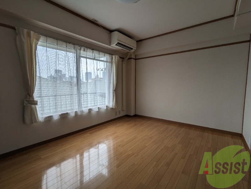 その他部屋・スペース　６．８帖のお部屋で広々と空間を使えますね。