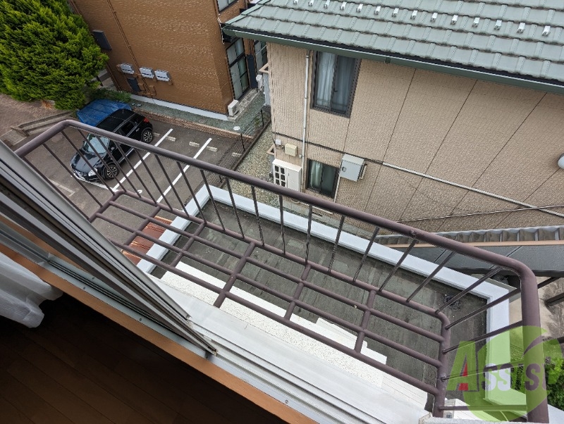 バルコニー　バルコニーになります。洗濯物が干せますね。