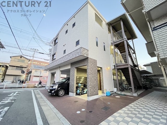 建物外観　オートロックで外部の人間が簡単に出入りできないため安心です。
