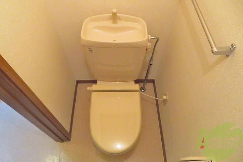 トイレ　トイレは広すぎず、狭すぎない感じがイイですね。