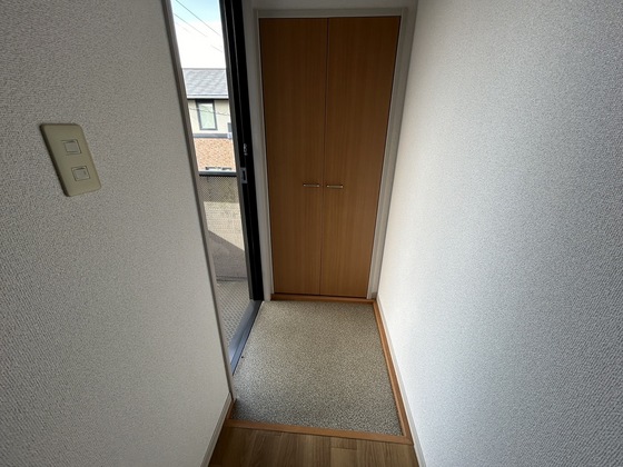 玄関　※別部屋の写真です