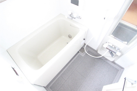 バス・シャワールーム　※別部屋の写真です