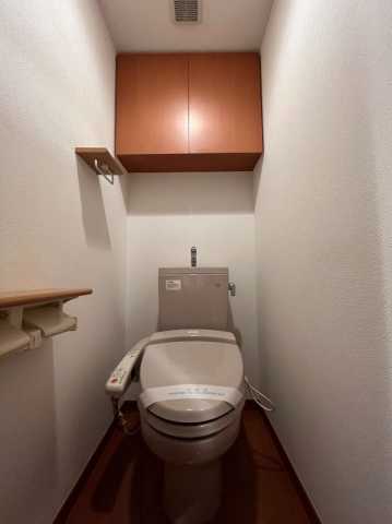 トイレ　※参考写真です。似た間取りの別部屋になります。