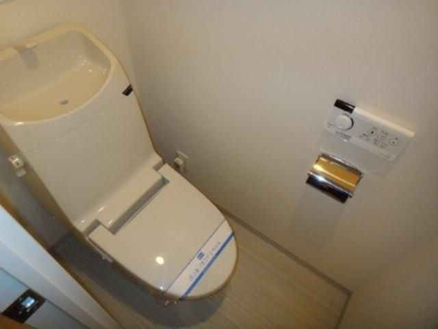 トイレ　☆温水洗浄便座付☆