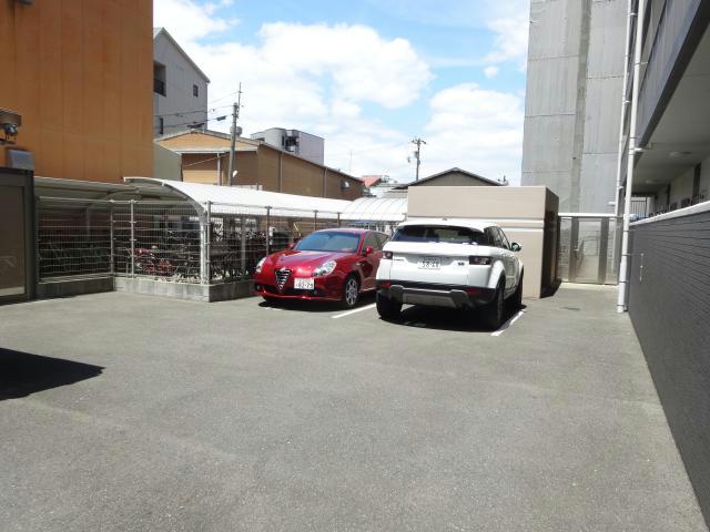 駐車場　駐車場