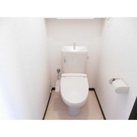 トイレ　落ち着いた色調のトイレです