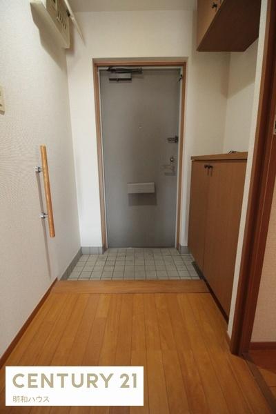 玄関　玄関にはシューズボックス完備です♪
