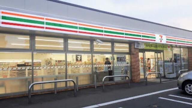 コンビニ　セブンイレブン東札幌1条4丁目店（コンビニ）まで212m