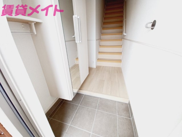 玄関　反転タイプ参考写真