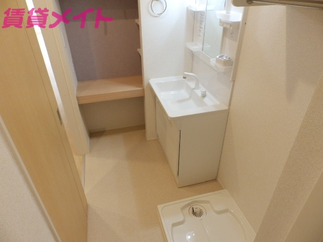 洗面設備　反転タイプ参考写真