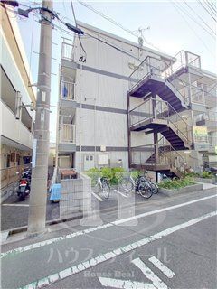 建物外観　外観は落ち着いています