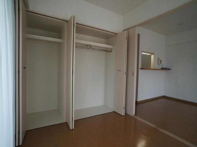 収納　大きなクローゼット付！大切なお洋服をたくさん収納できます！