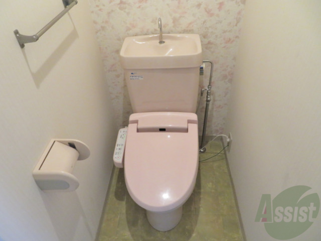 トイレ　ウォシュレット付きのトイレです。シャワートイレは日本の宝。