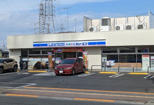 コンビニ　ローソンスリーエフ日野旭が丘二丁目店（コンビニ）まで682m