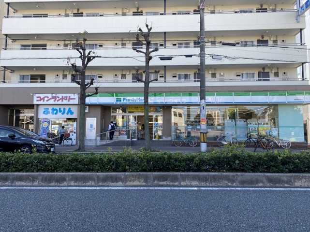 コンビニ　ファミリーマート城東鴫野西店（コンビニ）まで189m