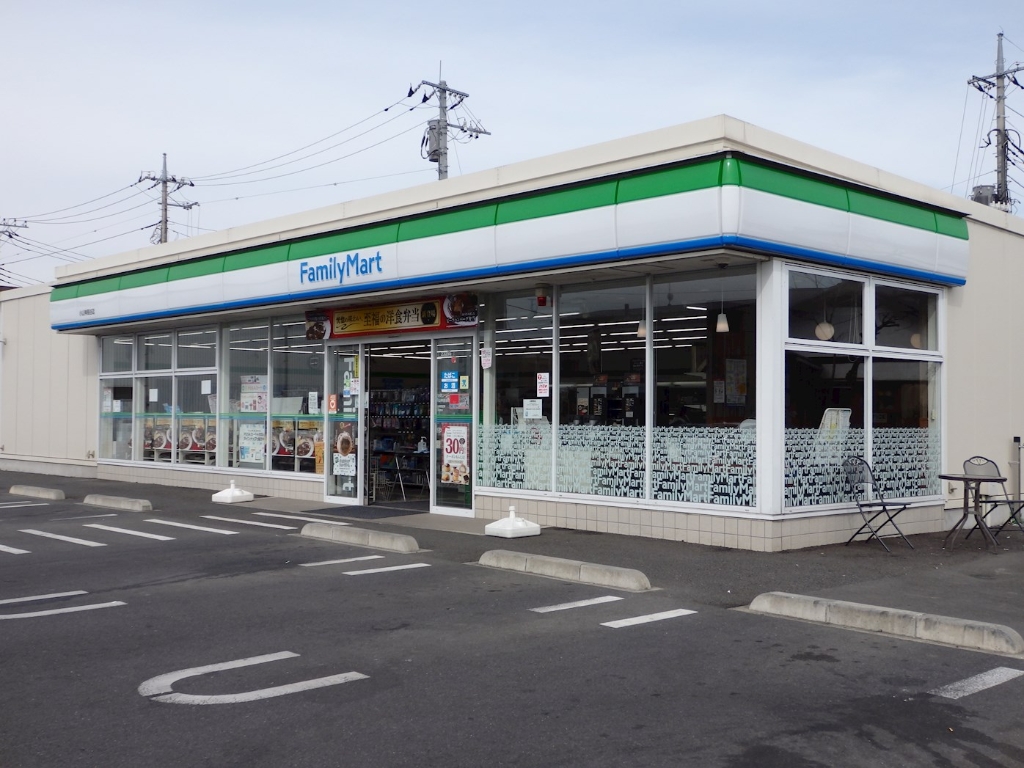 コンビニ　ファミリーマート 小山神鳥谷店（コンビニ）まで374m