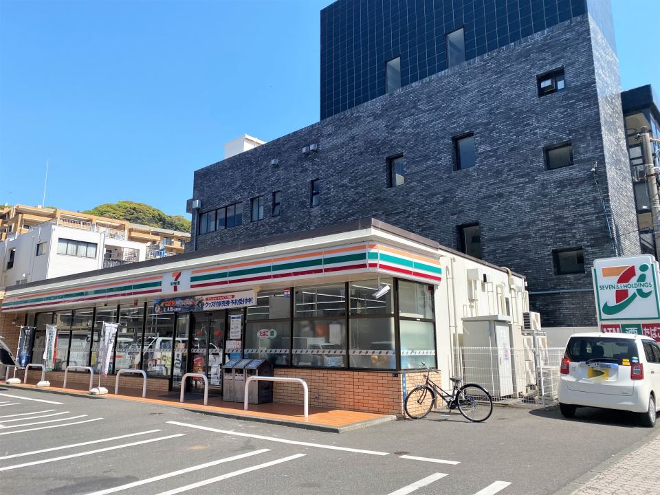 コンビニ　セブンイレブン鹿児島照国神社前天（コンビニ）まで400m