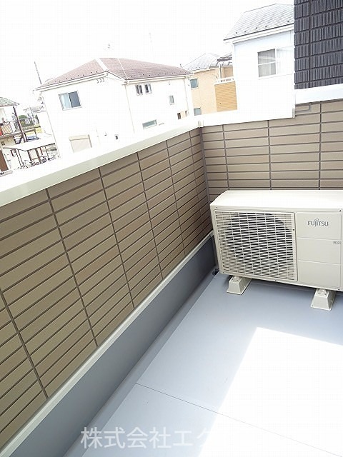 バルコニー　南東向きで日当たり良好です。