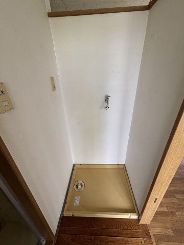 洗面設備　洗濯機置き場です