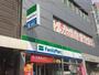 コンビニ　ファミリーマート大正駅前店（コンビニ）まで107m