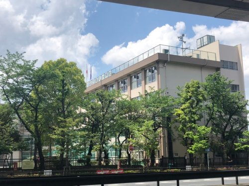 小学校　荒川区立尾久小学校（小学校）まで593m
