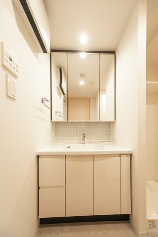 洗面設備　※写真は同タイプ住戸です。