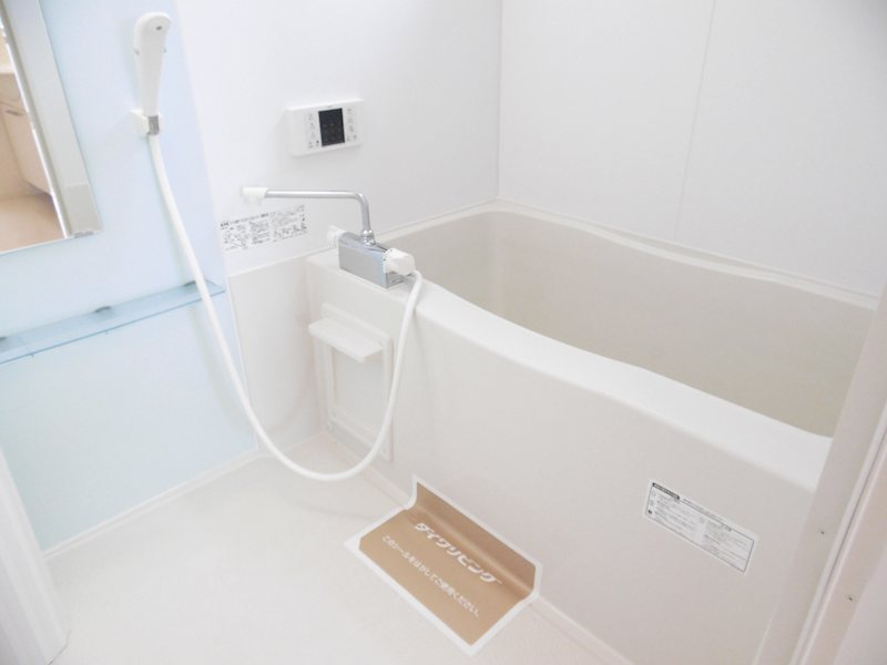 バス・シャワールーム　追焚き給湯、シャワー