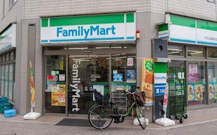 コンビニ　ファミリーマート 芦花公園駅南店（コンビニ）まで117m
