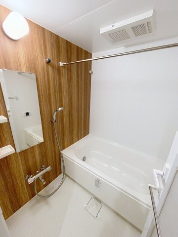 バス・シャワールーム　※同建物ほかのお部屋の写真です。