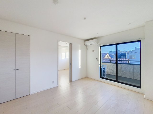 居室・リビング　※同建物ほかのお部屋の写真です。