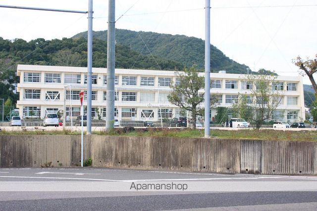 中学校　三原市立宮浦中学校（中学校）まで1630m