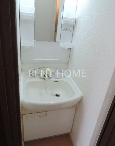 洗面設備　シャンプードレッサーの独立洗面台です。