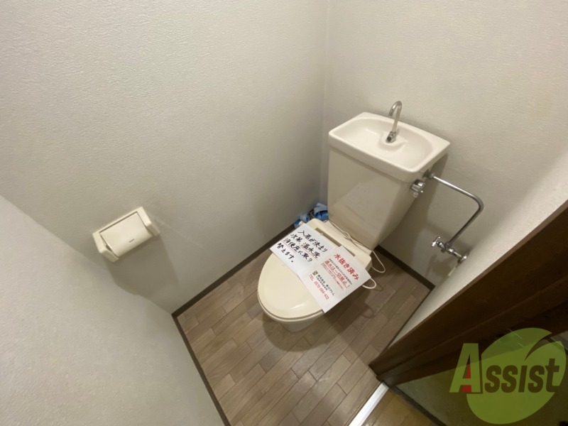 トイレ　こちらはトイレです。清潔感があり、安心して使用できます。