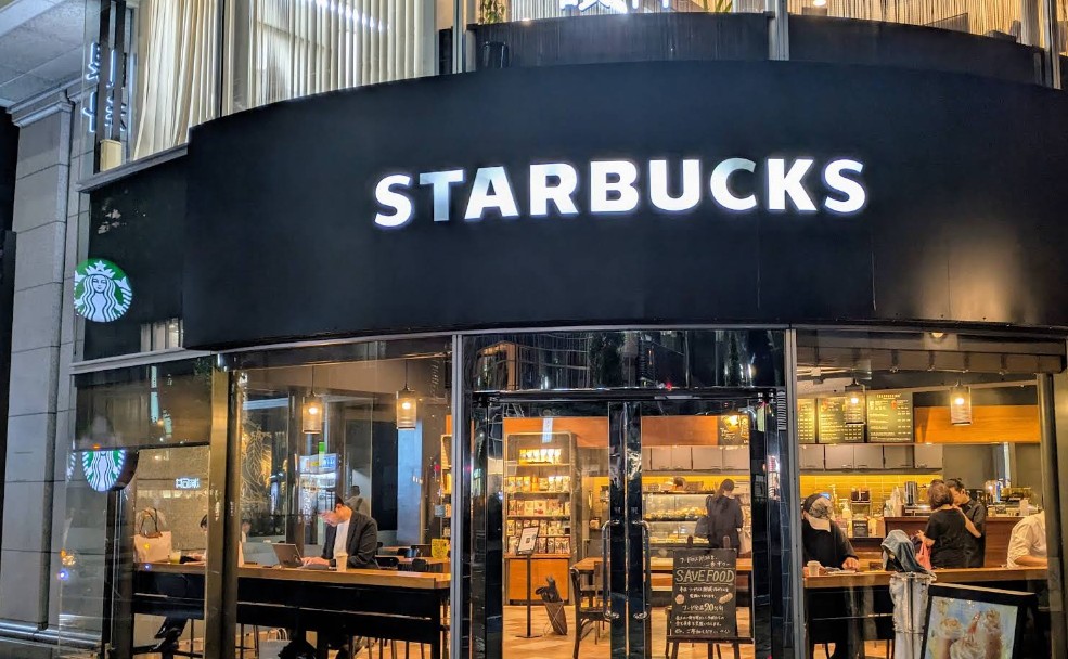 飲食店　スターバックスコーヒー麹町店（飲食店）まで370m