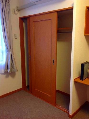 レオパレスフロレスタの居間写真