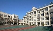 小学校　新宿区立戸塚第三小学校（小学校）まで520m