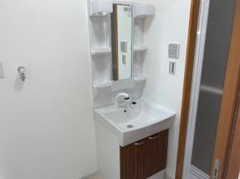 洗面設備　※同建物の別のお部屋の写真です。