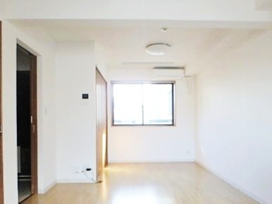居室・リビング　※同建物の別のお部屋の写真です。